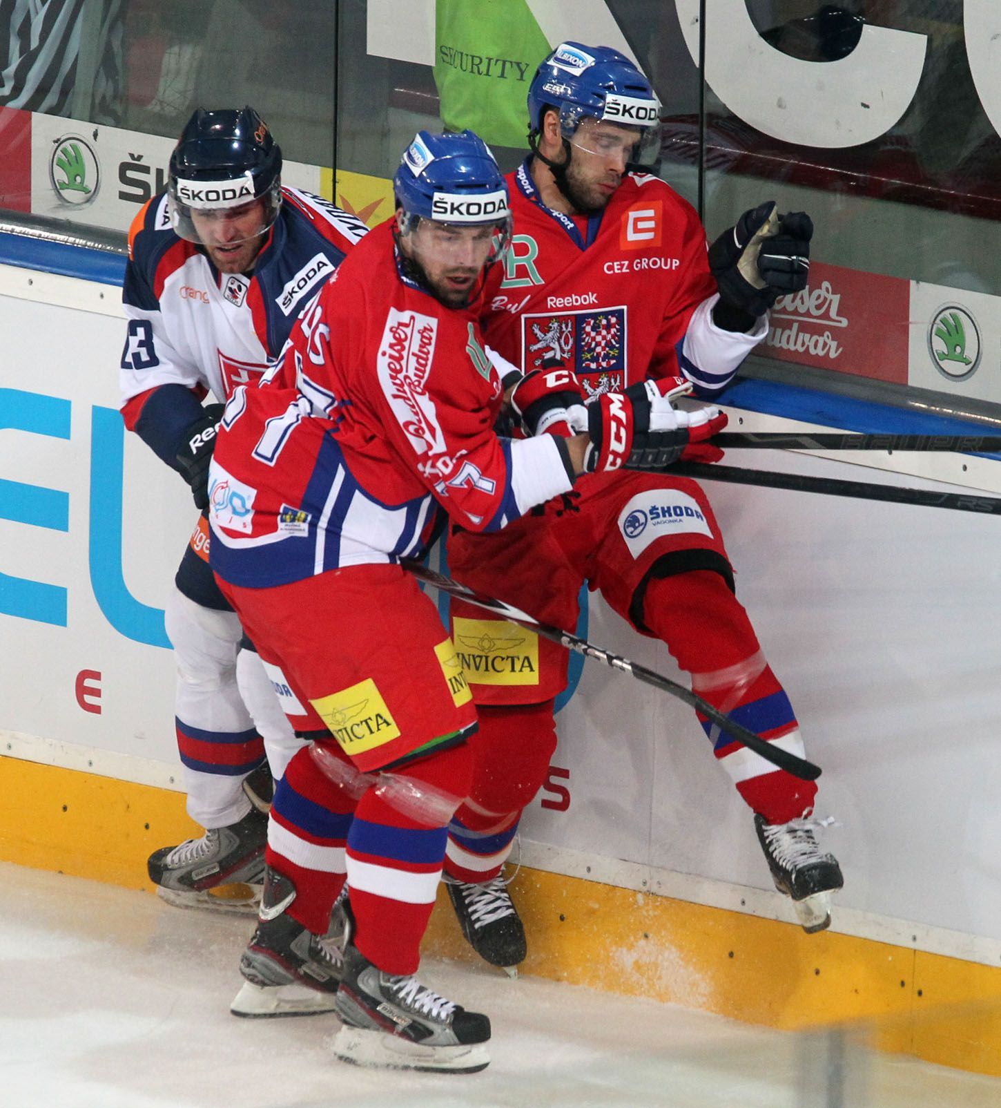 Hokej, Česko - Slovensko: Milan Gulaš (uprostřed)