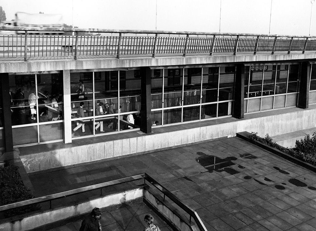 Obrazem: Unikátní fotografie z historie stavby Nuselského mostu / rok 1974