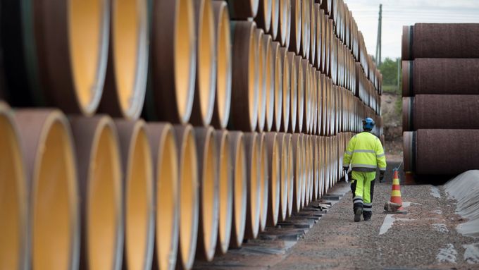 Materiál na stavbu plynovodu Nord Stream, připravený ve Finsku.