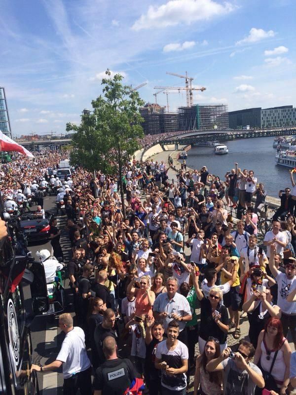 Selfies Němců vracejících se z MS domů