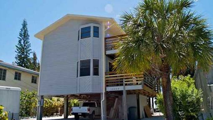 Jeden z domů na Floridě, který nyní patří firmě ITG. Tato nemovitost leží jen několik metrů od pláže.