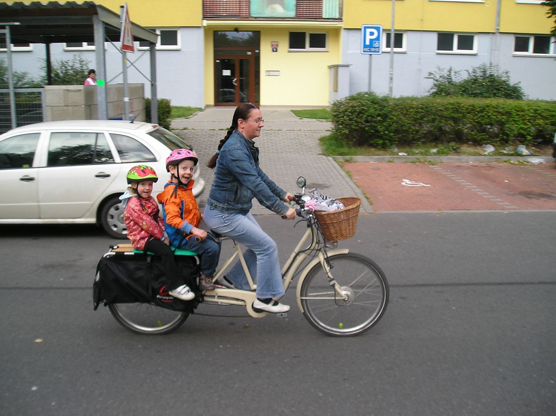 Děti na kole: upravený nosič či tandemový nástavec