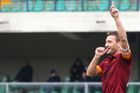 Za AS kope už 25 let. Zůstane čtyřicátník Totti v Říme? Pořád má, co nabídnout, říká trenér