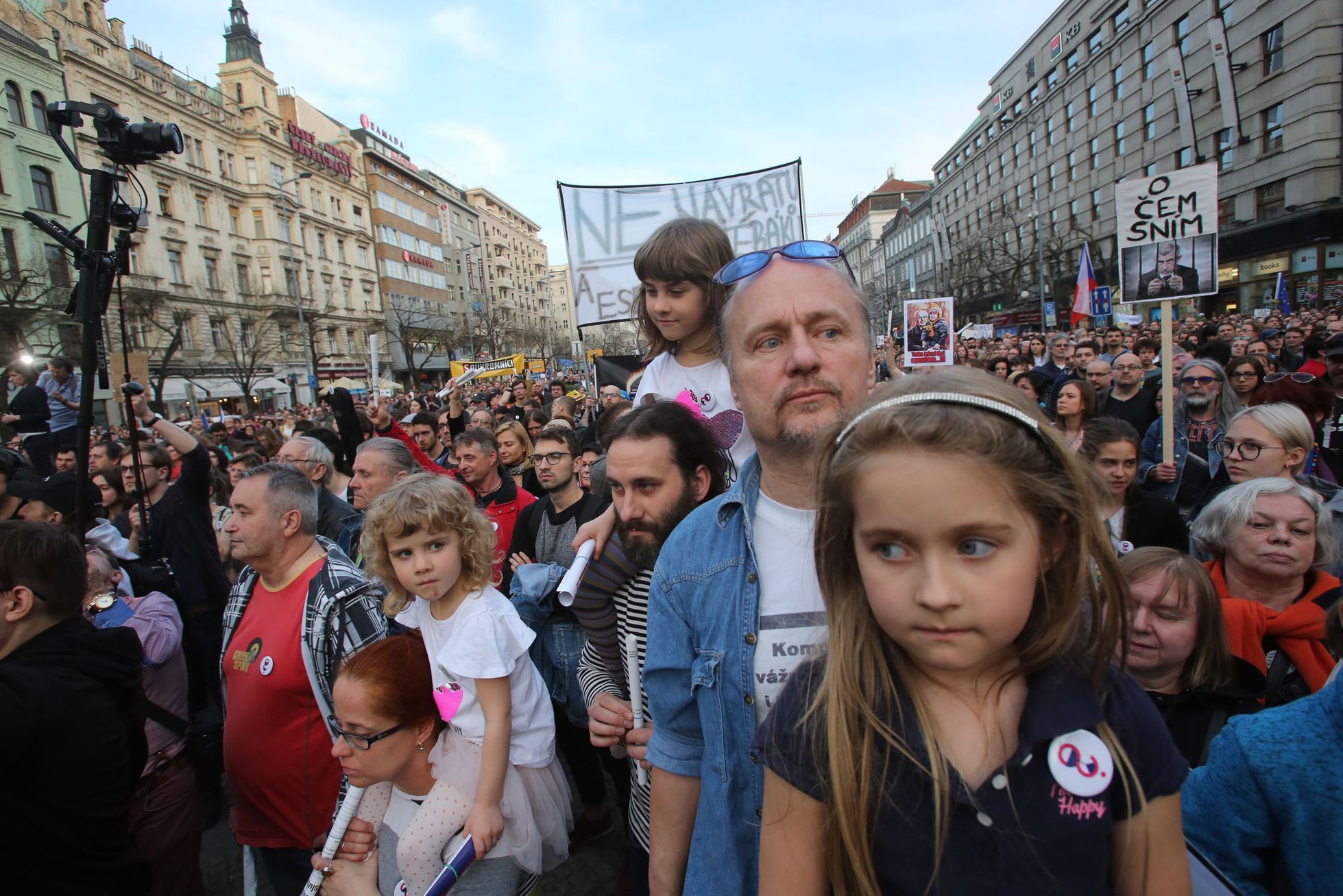 Demonstrace proti Babišovi