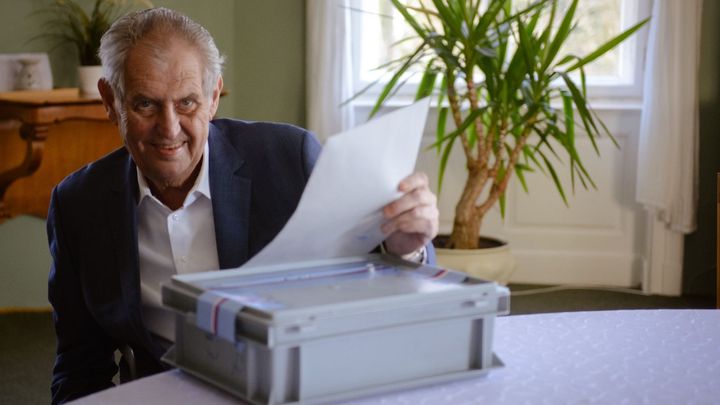 Analýza: Zlomový den naznačil, jakou má Zeman diagnózu, co bude s vládou a článkem 66; Zdroj foto: Twitterový účet mluvčího Ovčáčka