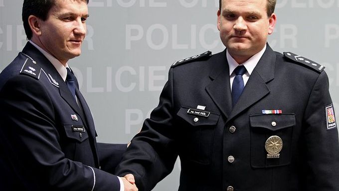 Šéf dopravní policie Leoš Tržil (vpravo) společně s policejním ředitelem Oldřichem Martinů.