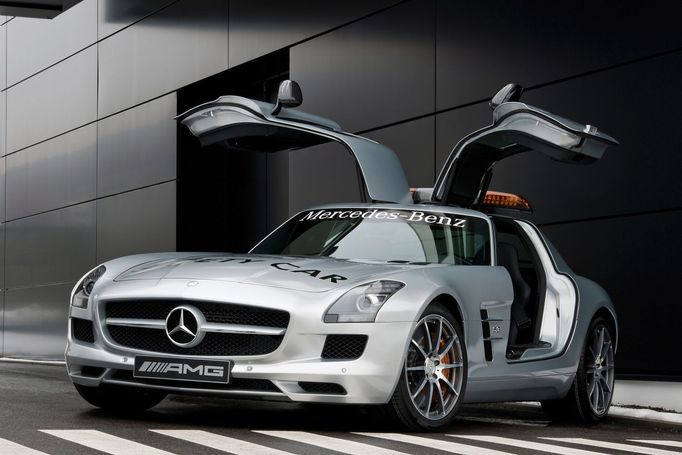 Safety car: 2010 F1 - Mercedes-Benz SLS 63 AMG