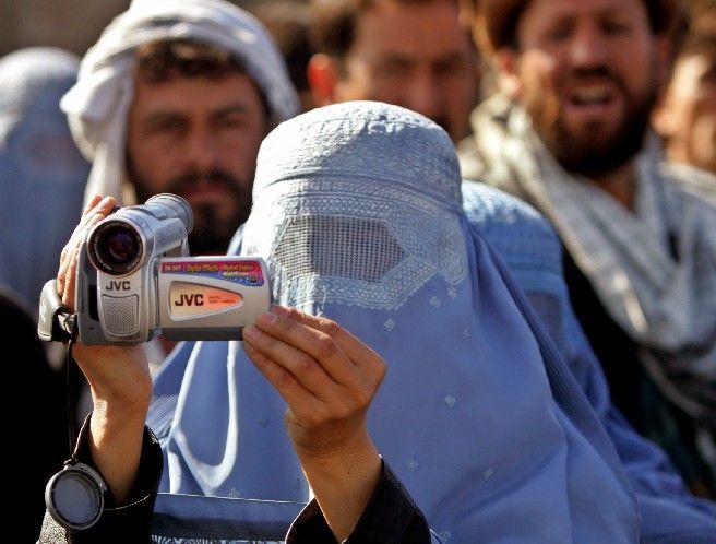 Afghánka s kamerou
