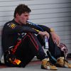 Vyčerpaný Max Verstappen z Red Bullu v cíli VC Miami formule 1 2022