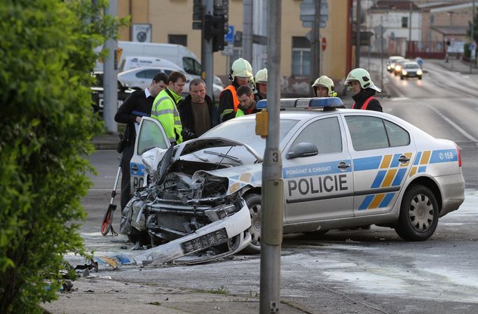 Nehoda policejního auta v Ústí nad Labem