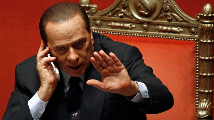 Silvio Berlusconi všechna obvinění, že si platil luxusní prostitutky odmítá jako útok "rudých" soudců
