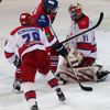 Hokej, KHL, Lev Praha - CSKA Moskva: Lukáš Cingel - Igor Ožiganov a Rastislav Staňa (31)