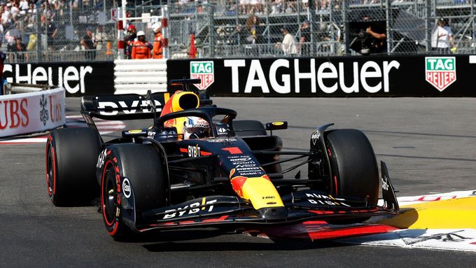 Max Verstappen v Red Bullu během kvalifikace na VC Monaka F1 2023