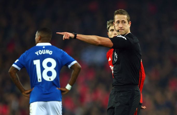 Soccer Football - Premier League - Everton v Manchester United - Goodison Park, Liverpool, Britain - November 26, 2023 Referee John Brooks signals for a penalty to Manche