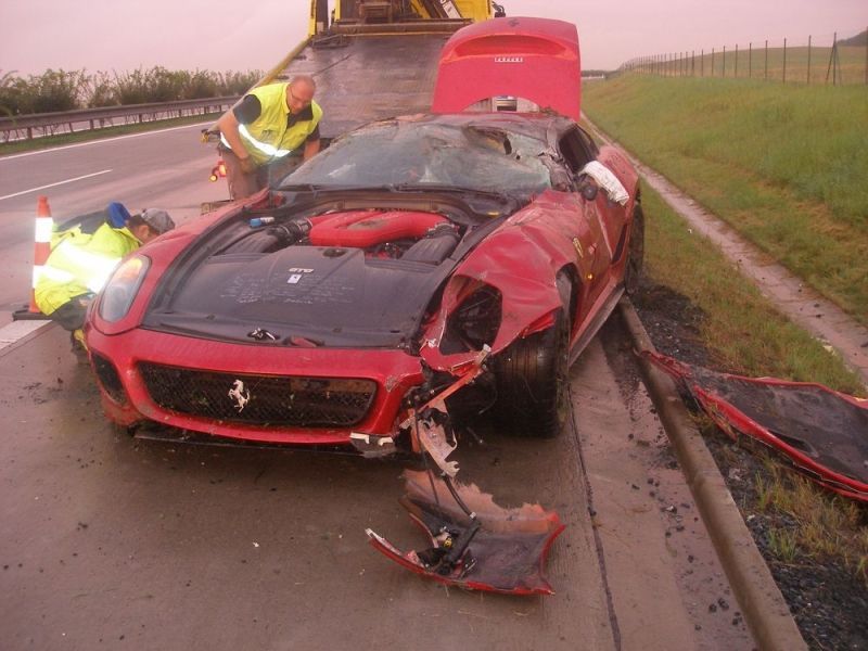 Nehoda Ferrari na D11