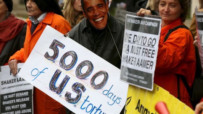 Demonstrace za propuštění Shakera Aamera, posledního britského vězně na Guantánamu.