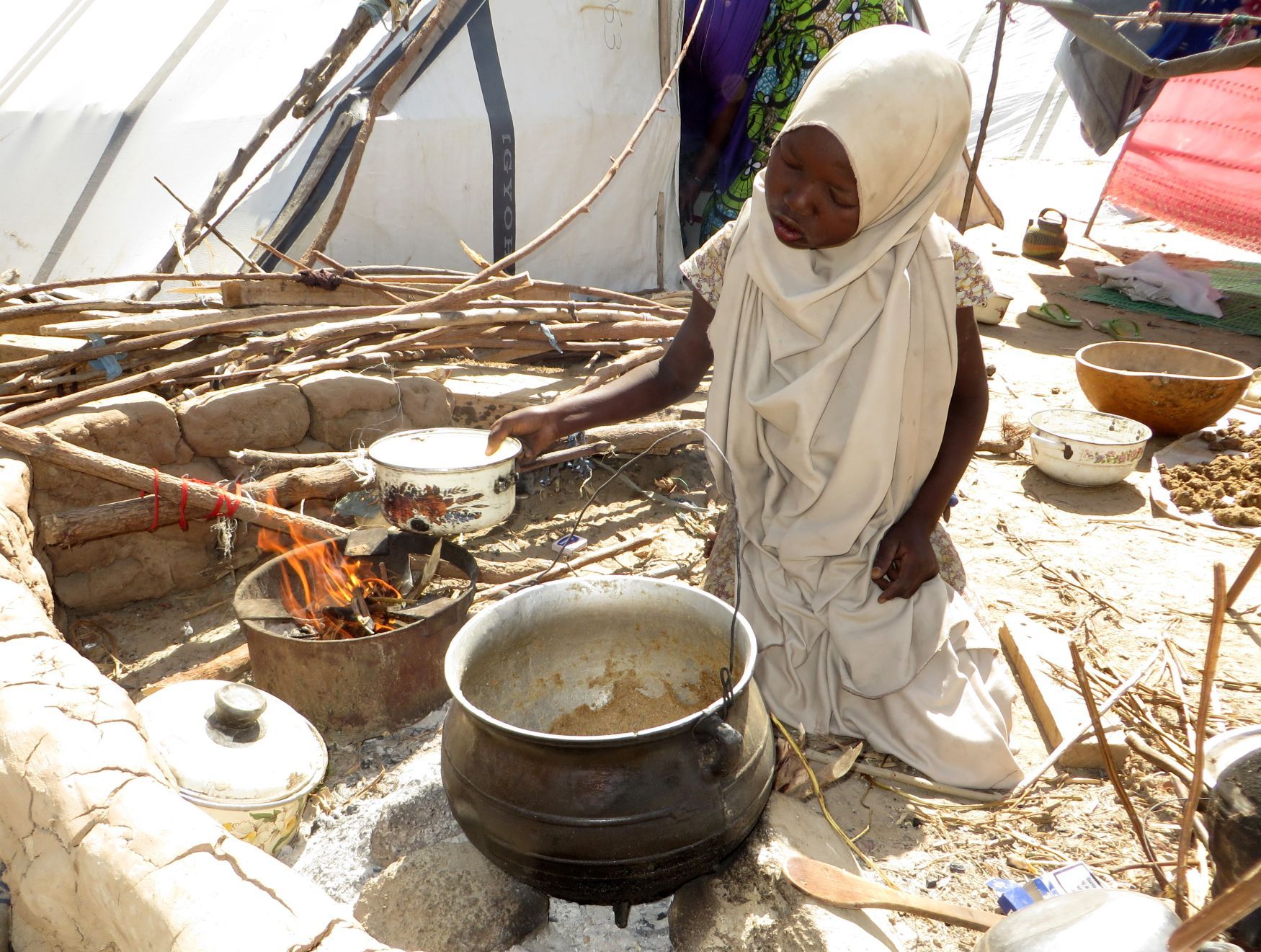 Žena v uprchlickém táboře v Maiduguri v Nigérii