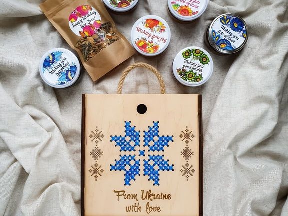 Marmelády a dárkové balíčky, které Anna na Ukrajině vyráběla.