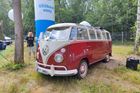 Pečlivě zrenovovaný Volkswagen T1 Samba z roku 1966 byl tradičně ozdobou setkání Transporterclubu.