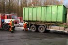 D8 u Lovosic blokovala 4 hodiny nehoda auta a kamionu