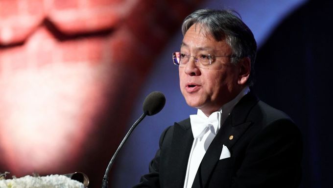 Kazuo Ishiguro na snímku z prosince 2017, kdy převzal Nobelovu cenu za literaturu.