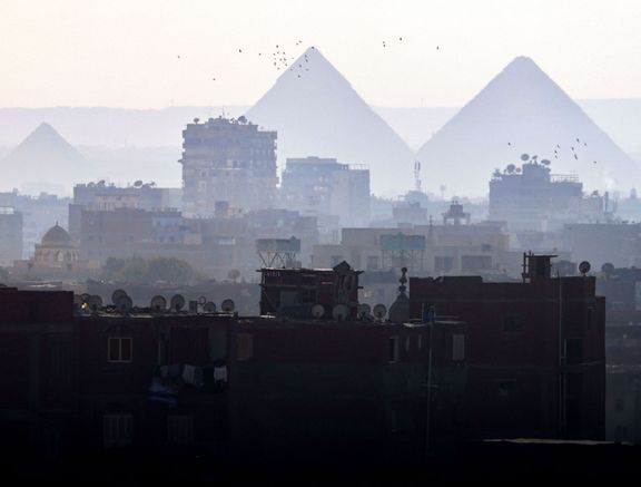 Tři největší pyramidy v Gíze nesou jména Cheopsova (Chufova), Rachefova (Chafrého) a Menkaureova (Mykerinova) pyramida.