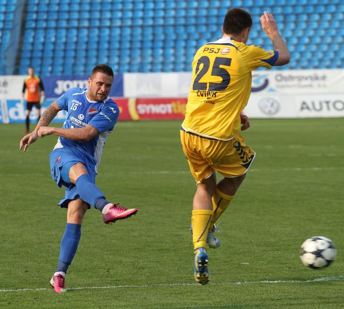 Fotbal, Baník - Jihlava: Antonín Fantiš - Peter Čvirik