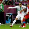 Česko - Portugalsko ve čtvrtfinále Eura 2012. Cristiano Ronaldo a Theodor Gebre Selassie.