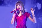 Vychází nová deska Taylor Swiftové. Zpěvačka nesouhlasí, s vydavatelstvím bojuje