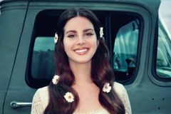 Lana Del Rey vydává pátou desku Lust For Life. Uvádí ji melancholický hit s kolegou Weekndem