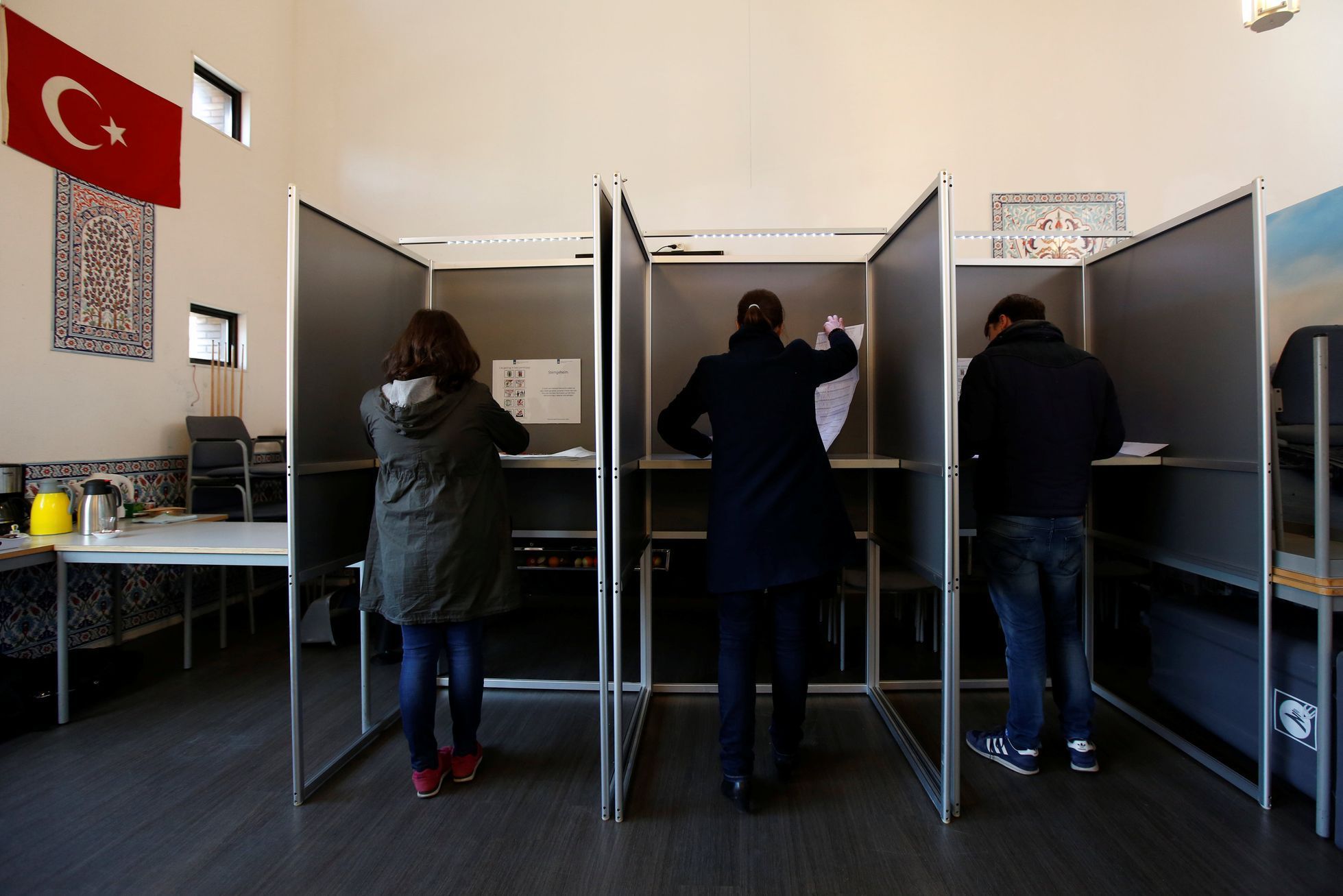 Volby v amsterdamské mešitě