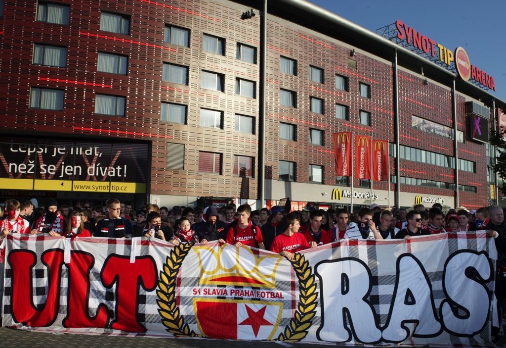 Slavia - pochod fanoušků