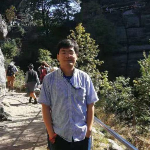 Čínský zaměstnanec Akademie věd Yingliang Liu, který kvůli Tibetu napadl kolegy a označil je za nacisty.