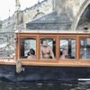 Tříkrálová plavba otužilců pod Karlovým mostem