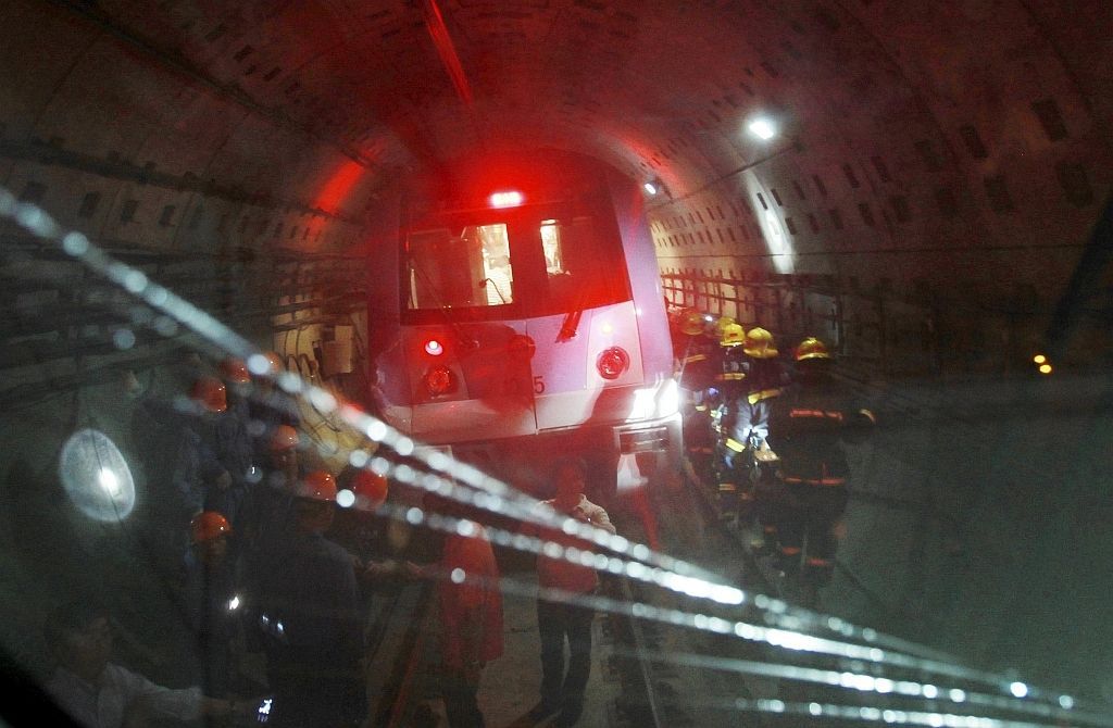 Srážka souprav metra v čínské Šanghaji