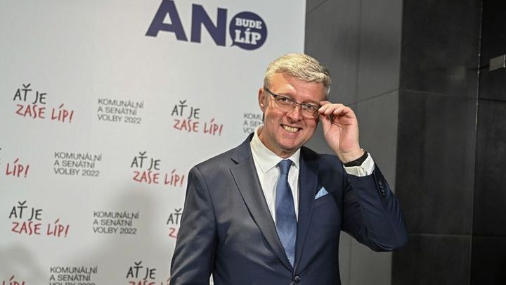 Kdo nemaká, bude vyměněn. Havlíček cepuje své "ministry", má na ně tabulky i záznamy
