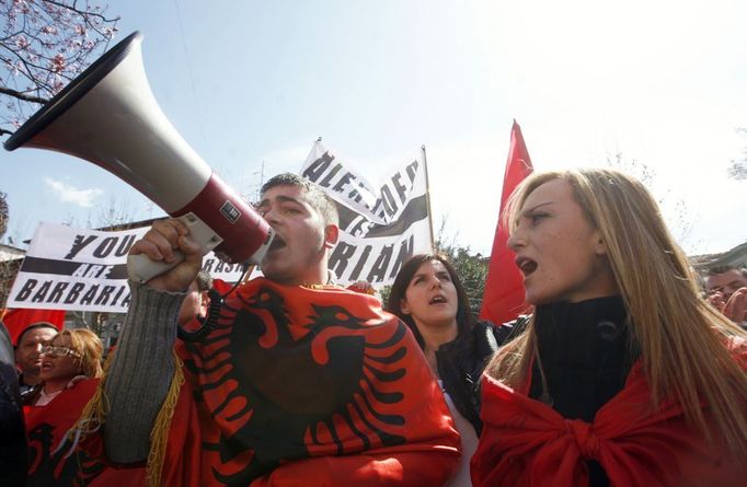 Protestující Albánci. Ilustrační foto