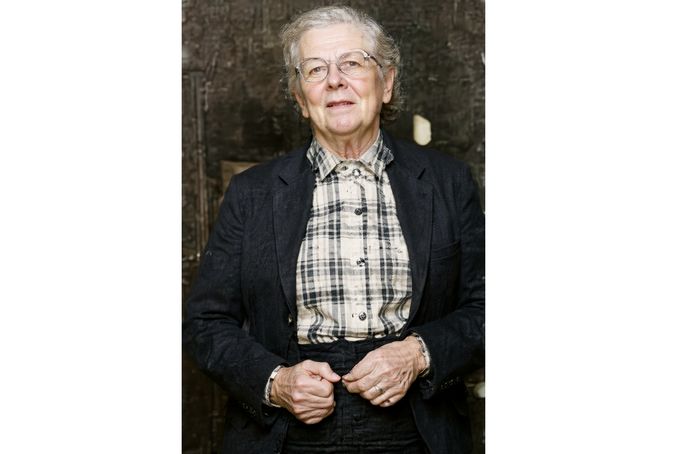 Bernice Worden, majitelka železářství v Plainfieldu ve Wisconsinu, zavražděná 16. listopadu 1957. Kolorováno