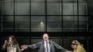 Viktorija Korosunova (Goneril), Tómas Tómasson (Lear), Petra Alvarez Šimková (Regan).
