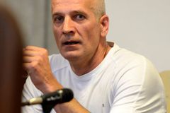 Myslel si, že uškrtil bývalou družku, tak ji vyhodil ze sedmého patra. Odsedí si 16 let