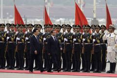 Medveděv v Číně: Ropa, zbraně i protiraketový štít