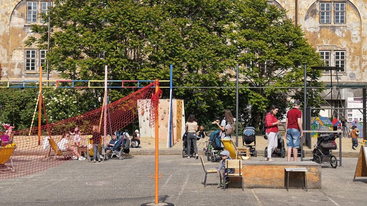 Stavební úřad zakázal činnost centru Kasárna Karlín, využívalo nezkolaudovaný prostor