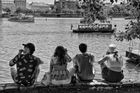 Hodnocení fotografie Janem Šibíkem: "Není to na Karlův most, ale Praha tam je. Dobrý je i to zakomponování lodiček. A vidíte, když to jde do té vody, tak to není přes sebe. Tak OK, pěkný."