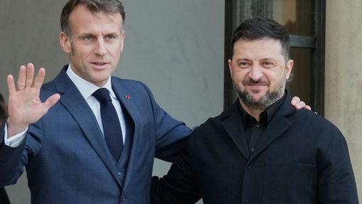 Francouzský prezident Emmanuel Macron a ukrajinský prezident Volodymyr Zelenskyj.