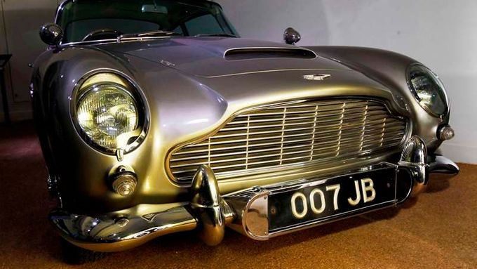 Výstava aut Jamese Bonda