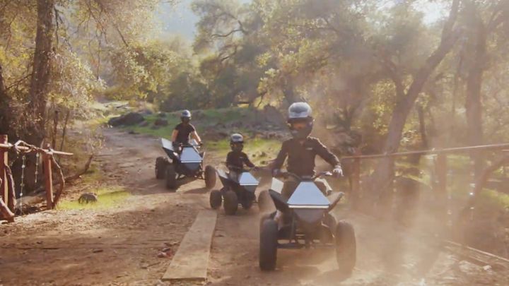Očekávají, že vydělají tisíce dolarů. Čtyřkolky Tesla Cyberquad se chytli spekulanti; Zdroj foto: Tesla North