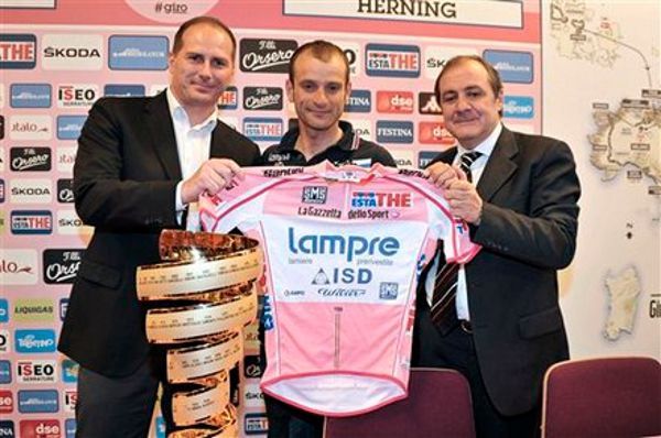 Michele Scarponi se konečně dočkal růžového dresu pro vítěze Giro d´Italia
