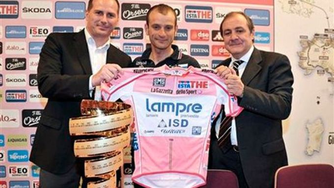Michele Scarponi se konečně dočkal růžového dresu pro vítěze loňského Giro d´Italia