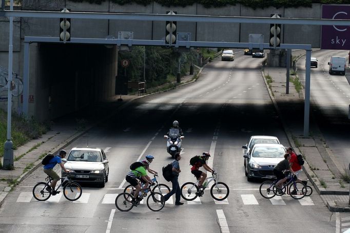 Co si iniciativě Auto*Mat nepodařilo za dlouhá léta, zvládli odboráři snadno: Praha je plná cyklistů.