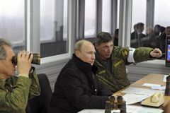 Putin vyčlenil policisty, které pošle do Běloruska, pokud se situace vymkne kontrole